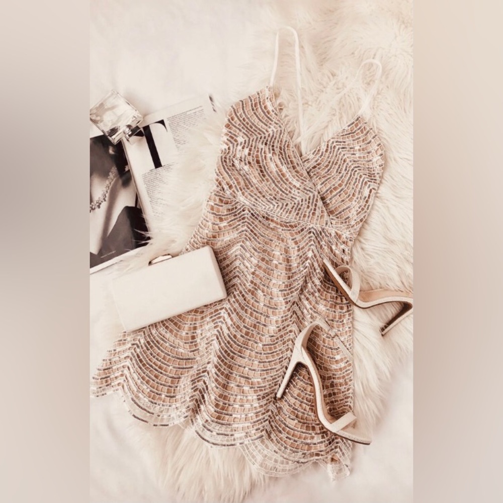 XS Lulus blush/nude & white sequin w/ lace•Great NYE dress 💖•Like new